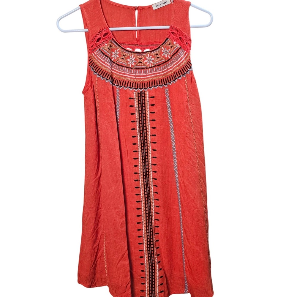 Blu Pepper Coral Embroidered Sleeveless‎ Boho Shift Mini Dress XS
Lined NWOT New
